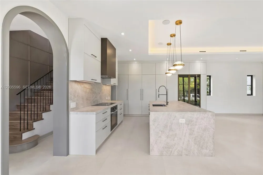 5262 La Gorce Dr Miami Beach, FL 33140