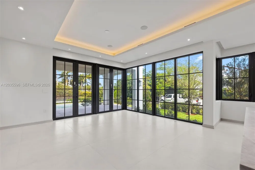 5262 La Gorce Dr Miami Beach, FL 33140