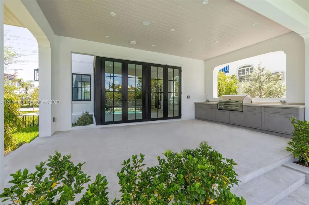 5262 La Gorce Dr Miami Beach, FL 33140