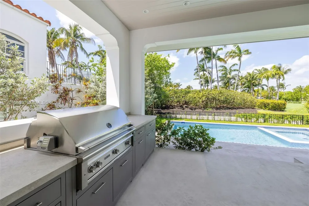 5262 La Gorce Dr Miami Beach, FL 33140