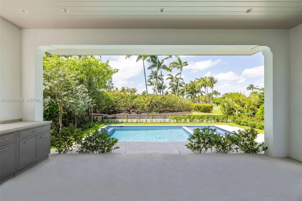 5262 La Gorce Dr Miami Beach, FL 33140