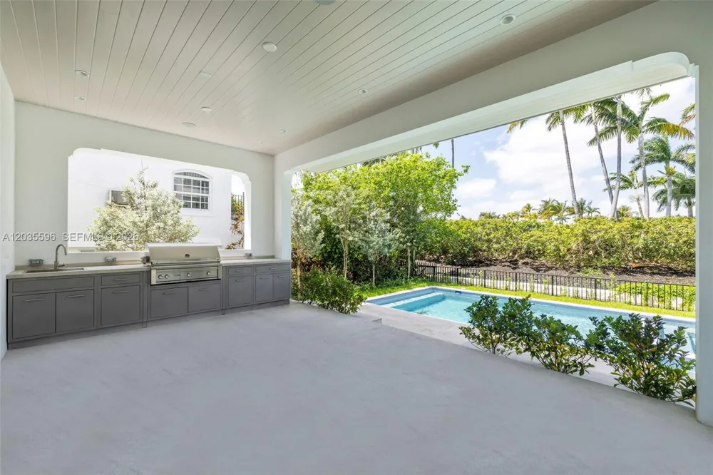 5262 La Gorce Dr Miami Beach, FL 33140