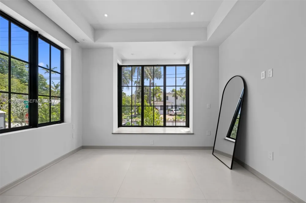 5262 La Gorce Dr Miami Beach, FL 33140