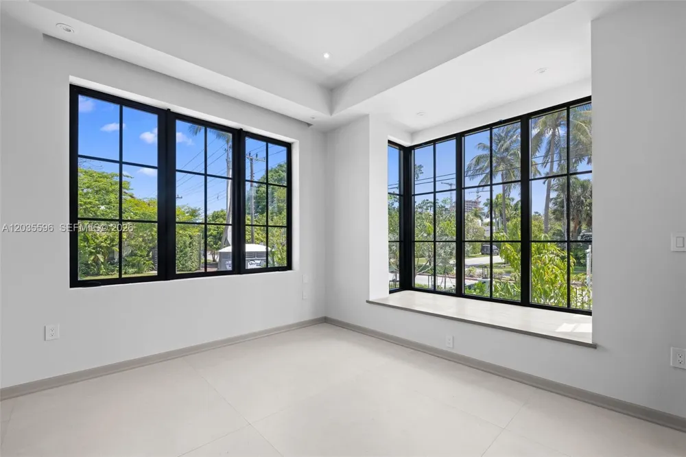 5262 La Gorce Dr Miami Beach, FL 33140