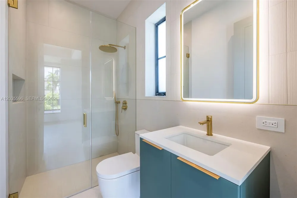 5262 La Gorce Dr Miami Beach, FL 33140