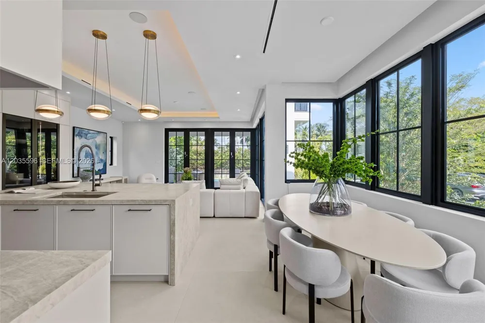 5262 La Gorce Dr Miami Beach, FL 33140