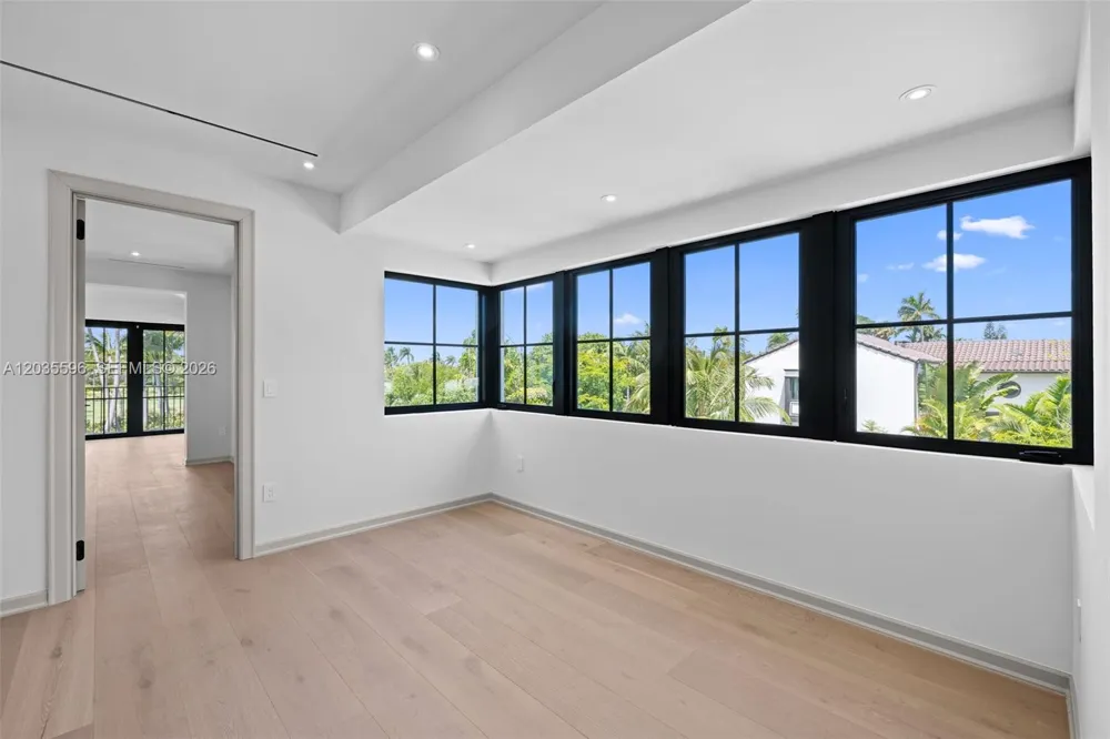 5262 La Gorce Dr Miami Beach, FL 33140