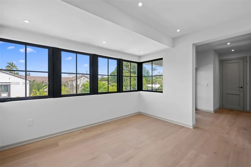 5262 La Gorce Dr Miami Beach, FL 33140