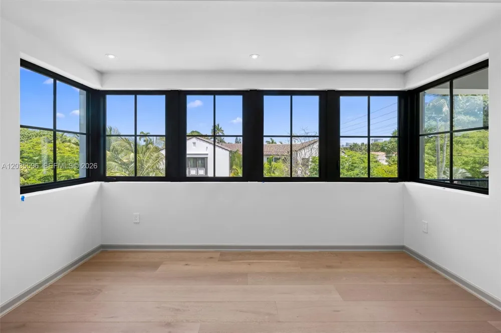 5262 La Gorce Dr Miami Beach, FL 33140