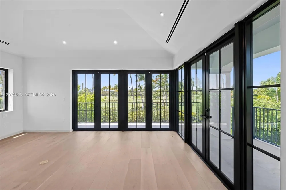 5262 La Gorce Dr Miami Beach, FL 33140