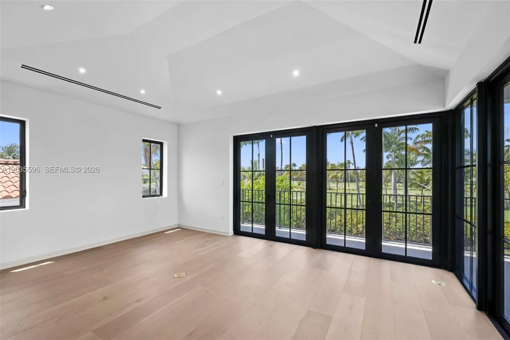 5262 La Gorce Dr Miami Beach, FL 33140