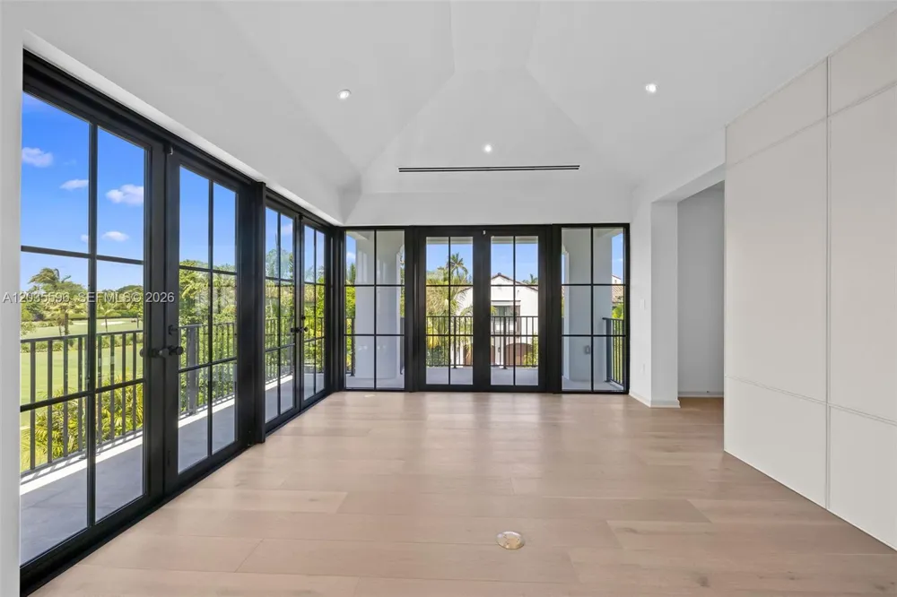 5262 La Gorce Dr Miami Beach, FL 33140