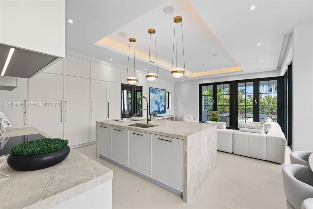 5262 La Gorce Dr Miami Beach, FL 33140