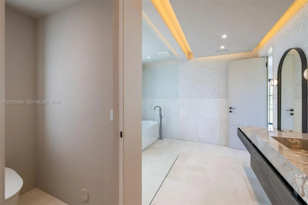 5262 La Gorce Dr Miami Beach, FL 33140