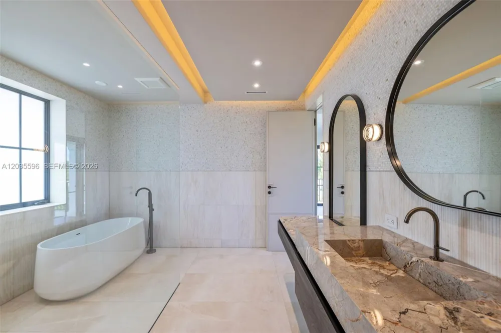 5262 La Gorce Dr Miami Beach, FL 33140