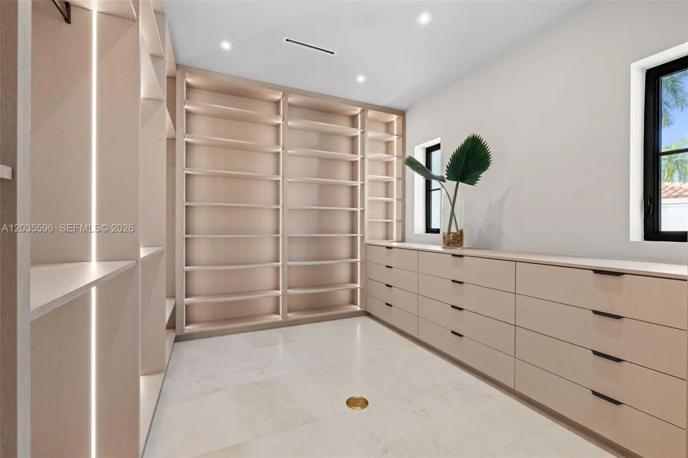 5262 La Gorce Dr Miami Beach, FL 33140