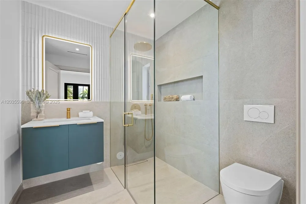 5262 La Gorce Dr Miami Beach, FL 33140