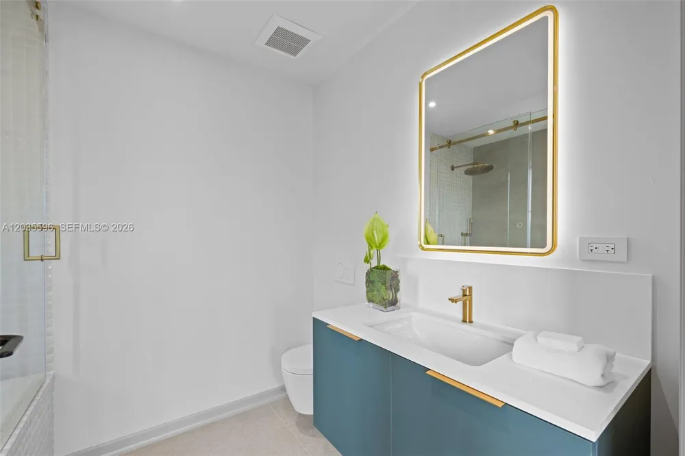 5262 La Gorce Dr Miami Beach, FL 33140