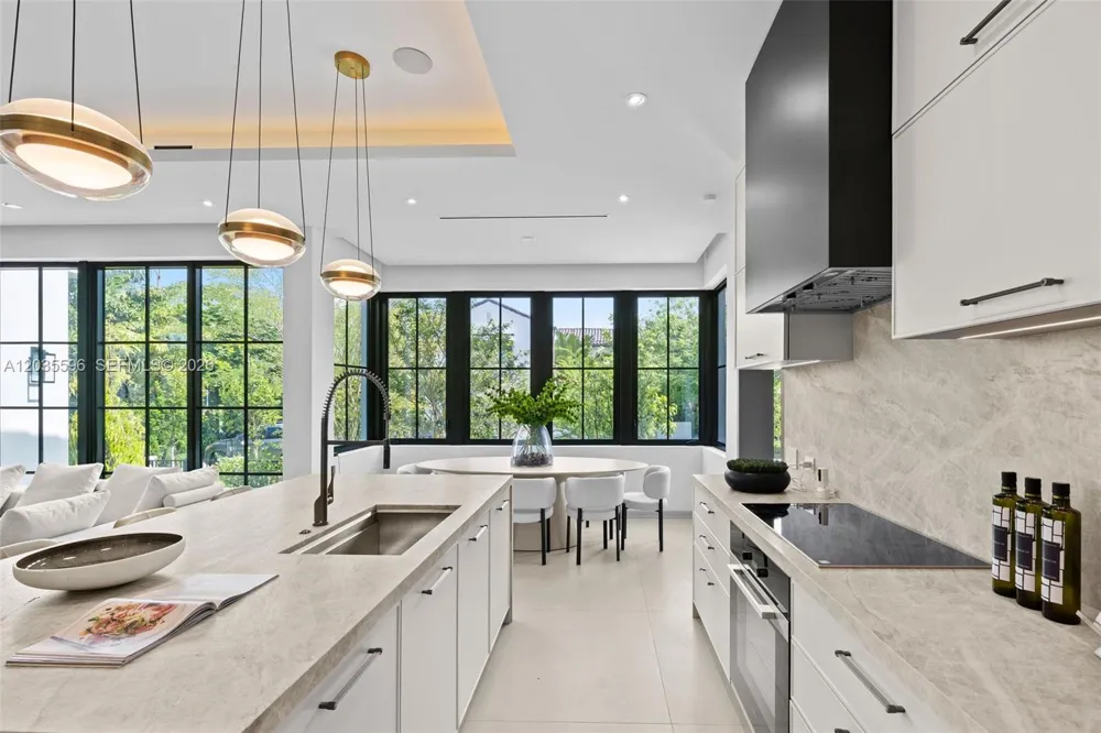 5262 La Gorce Dr Miami Beach, FL 33140