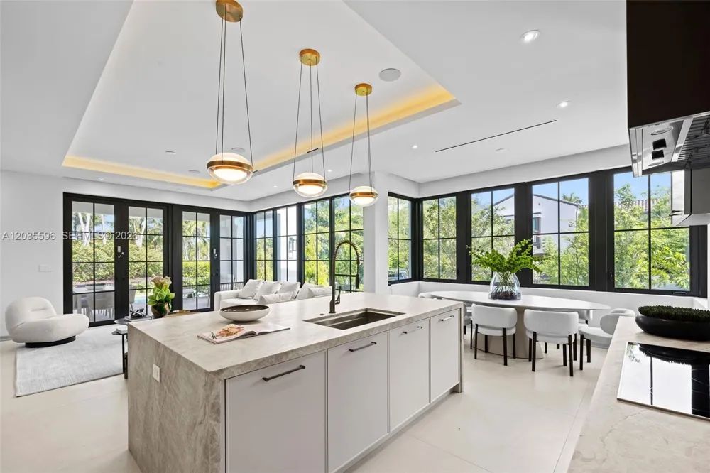 5262 La Gorce Dr Miami Beach, FL 33140