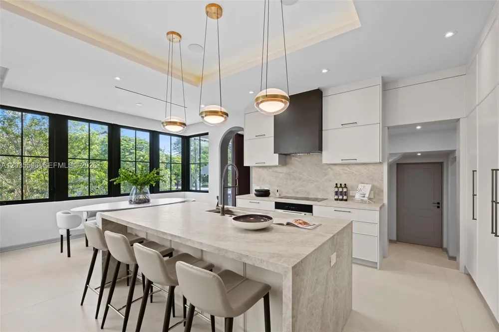 5262 La Gorce Dr Miami Beach, FL 33140
