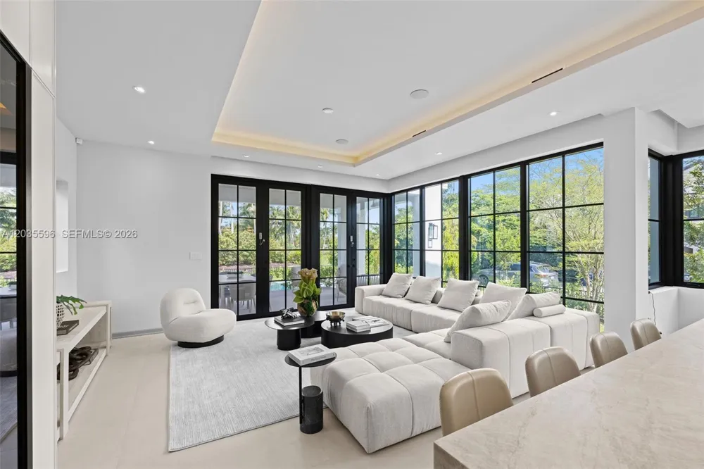 5262 La Gorce Dr Miami Beach, FL 33140
