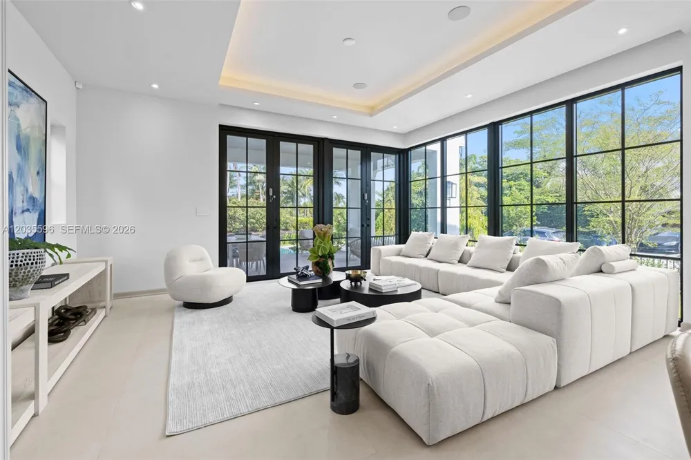 5262 La Gorce Dr Miami Beach, FL 33140