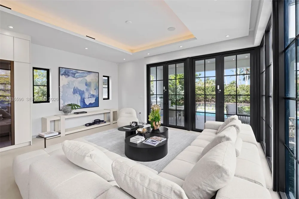 5262 La Gorce Dr Miami Beach, FL 33140