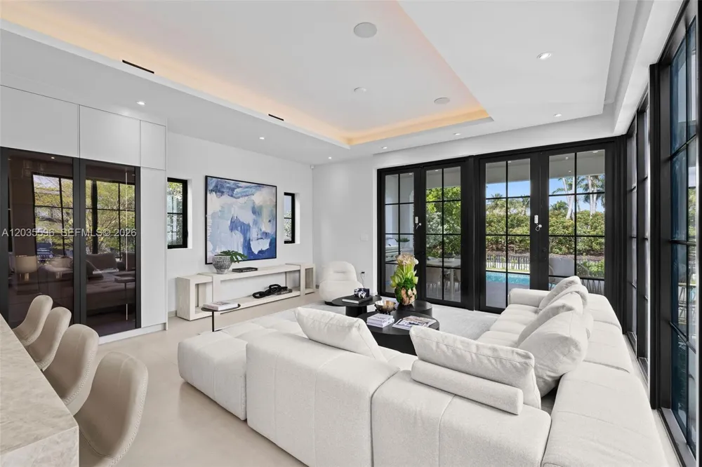5262 La Gorce Dr Miami Beach, FL 33140