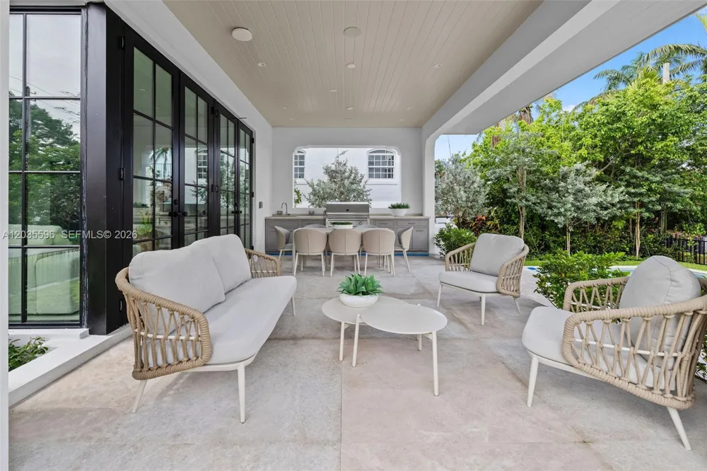 5262 La Gorce Dr Miami Beach, FL 33140