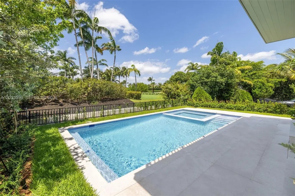 5262 La Gorce Dr Miami Beach, FL 33140