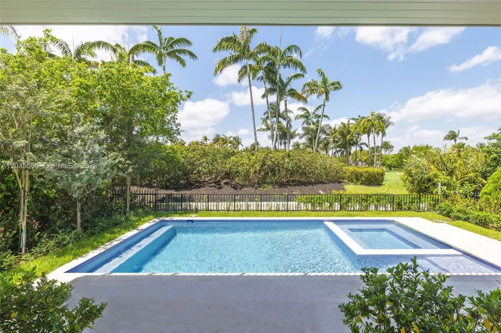 5262 La Gorce Dr Miami Beach, FL 33140
