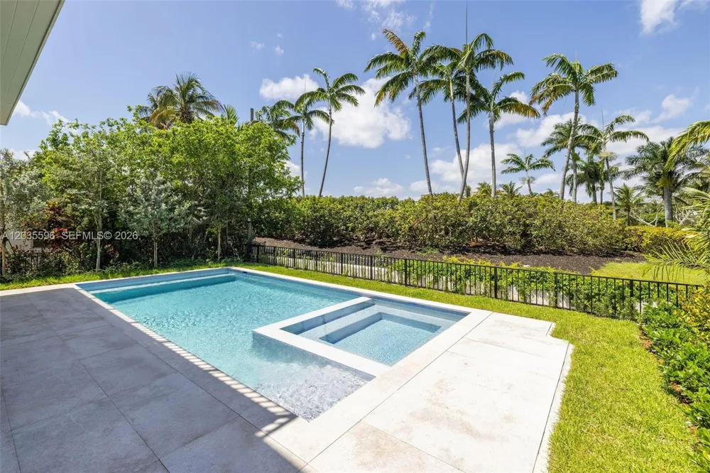 5262 La Gorce Dr Miami Beach, FL 33140