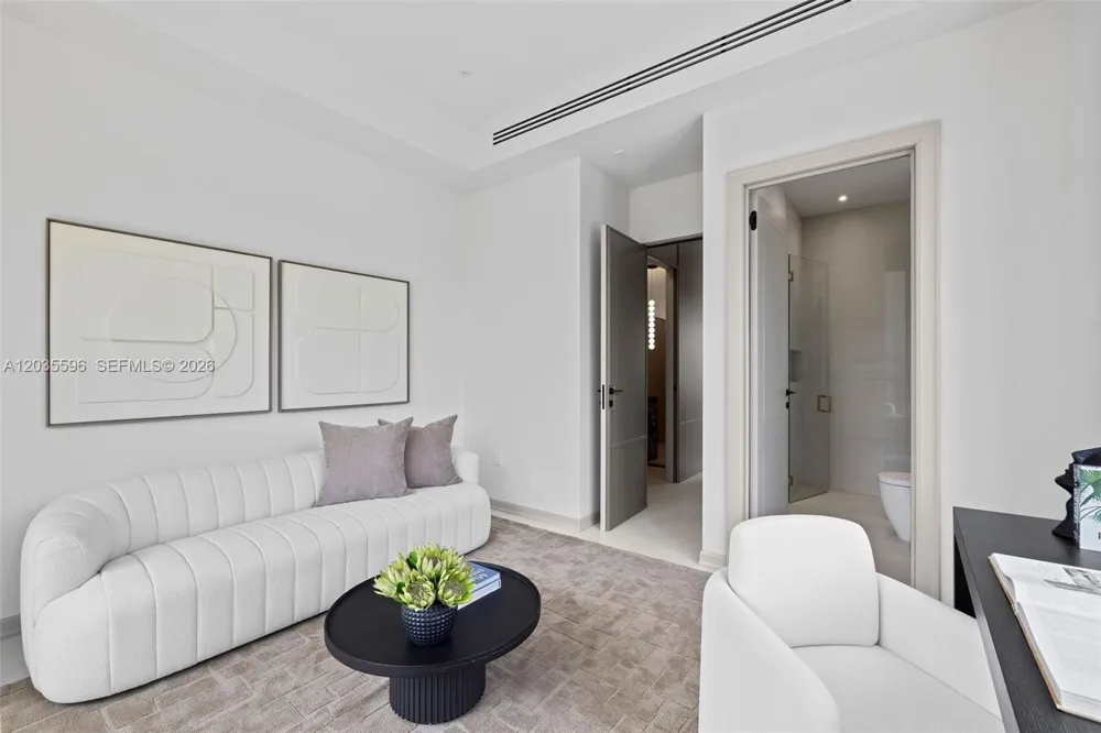 5262 La Gorce Dr Miami Beach, FL 33140