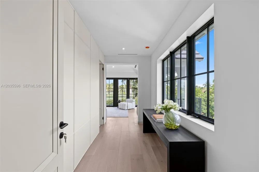 5262 La Gorce Dr Miami Beach, FL 33140