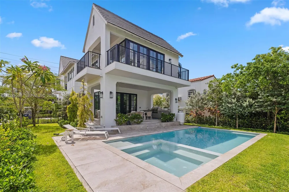 5262 La Gorce Dr Miami Beach, FL 33140