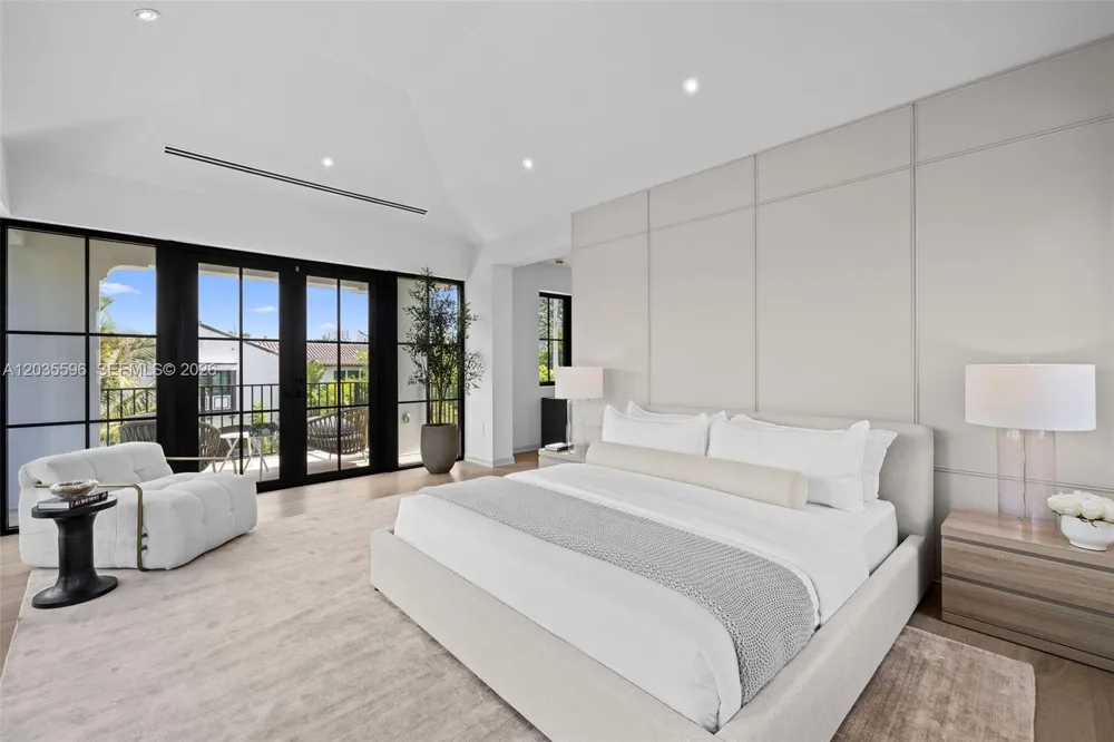 5262 La Gorce Dr Miami Beach, FL 33140