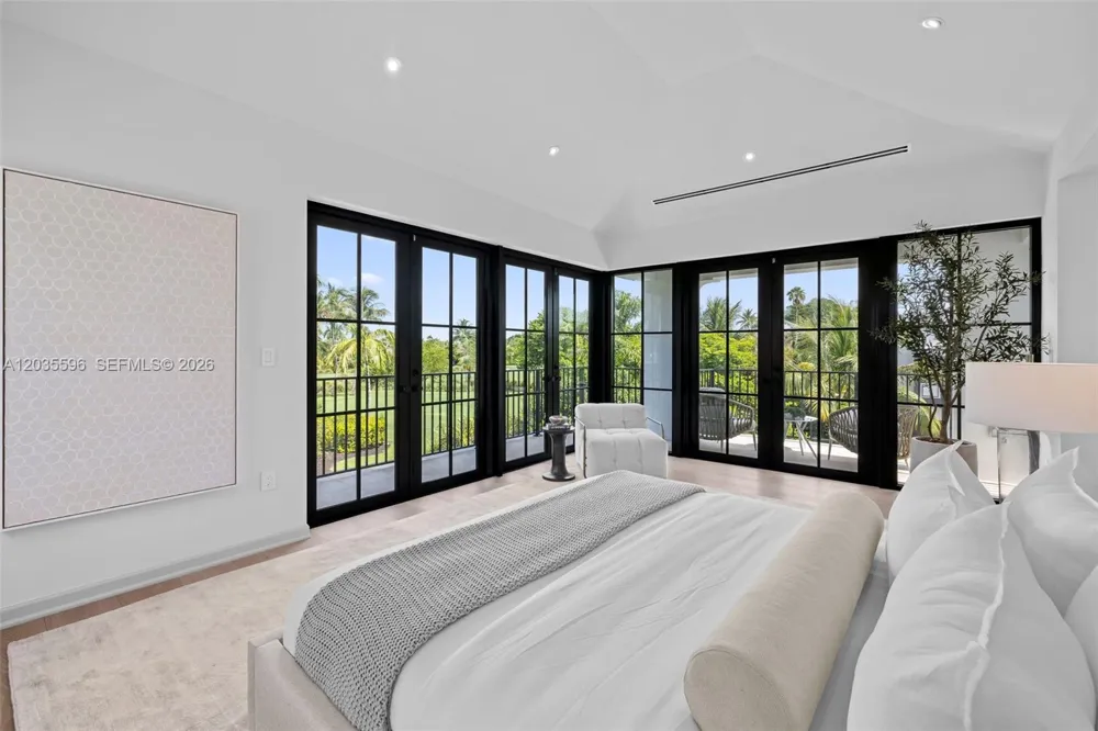 5262 La Gorce Dr Miami Beach, FL 33140