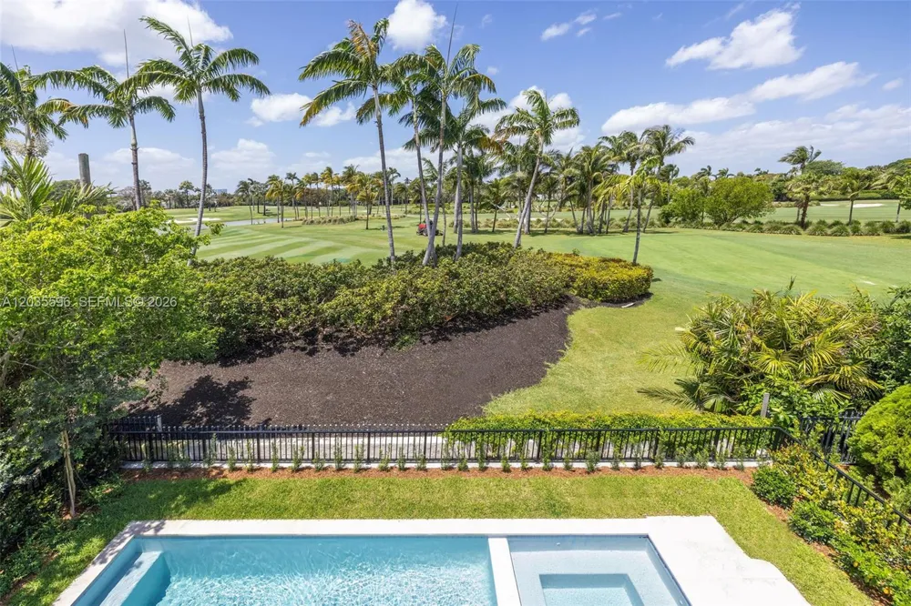 5262 La Gorce Dr Miami Beach, FL 33140