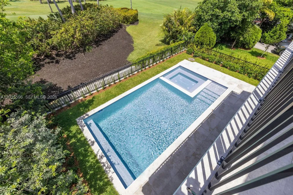 5262 La Gorce Dr Miami Beach, FL 33140