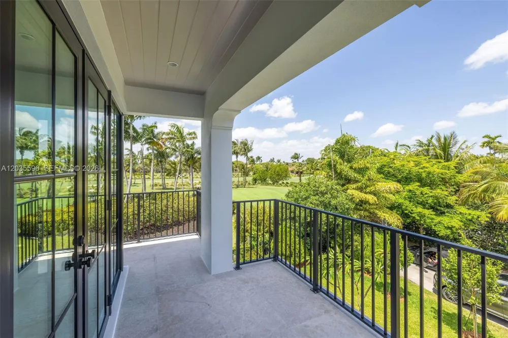 5262 La Gorce Dr Miami Beach, FL 33140