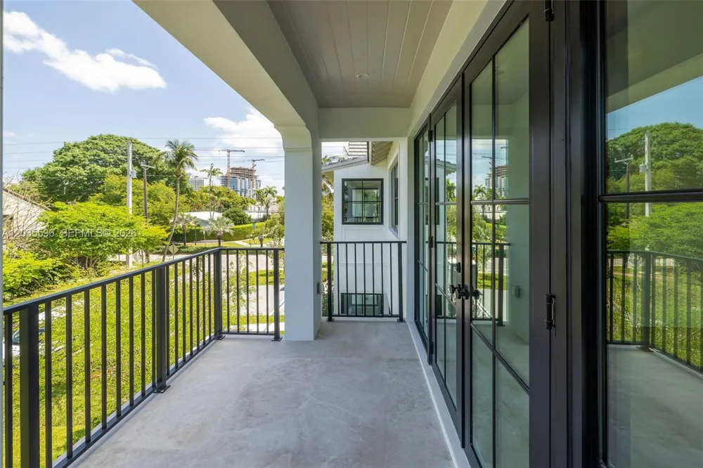 5262 La Gorce Dr Miami Beach, FL 33140