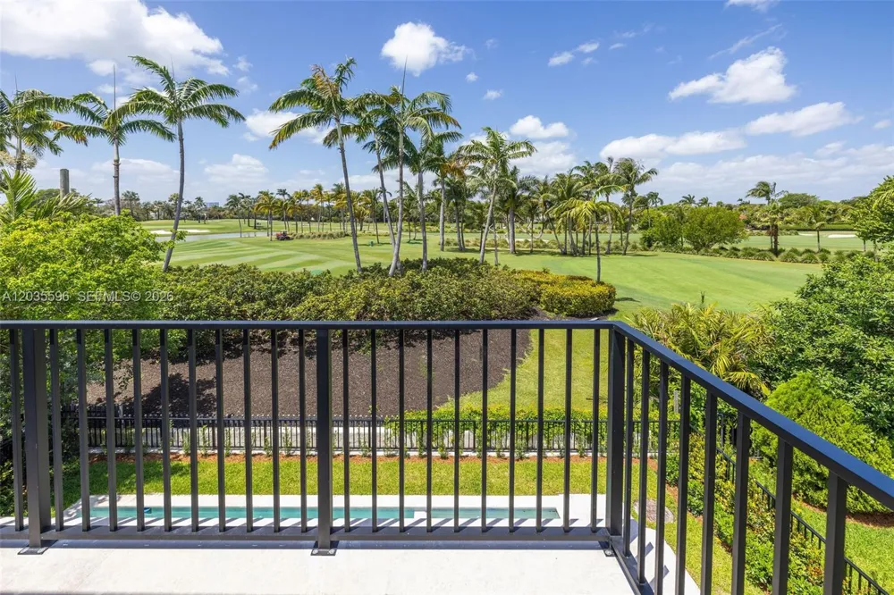 5262 La Gorce Dr Miami Beach, FL 33140