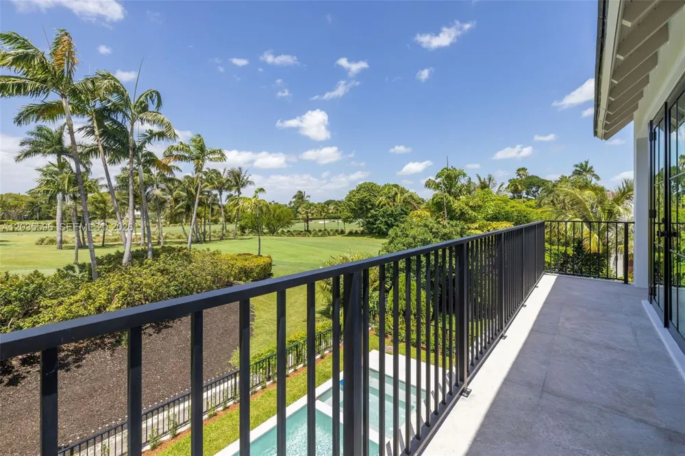 5262 La Gorce Dr Miami Beach, FL 33140