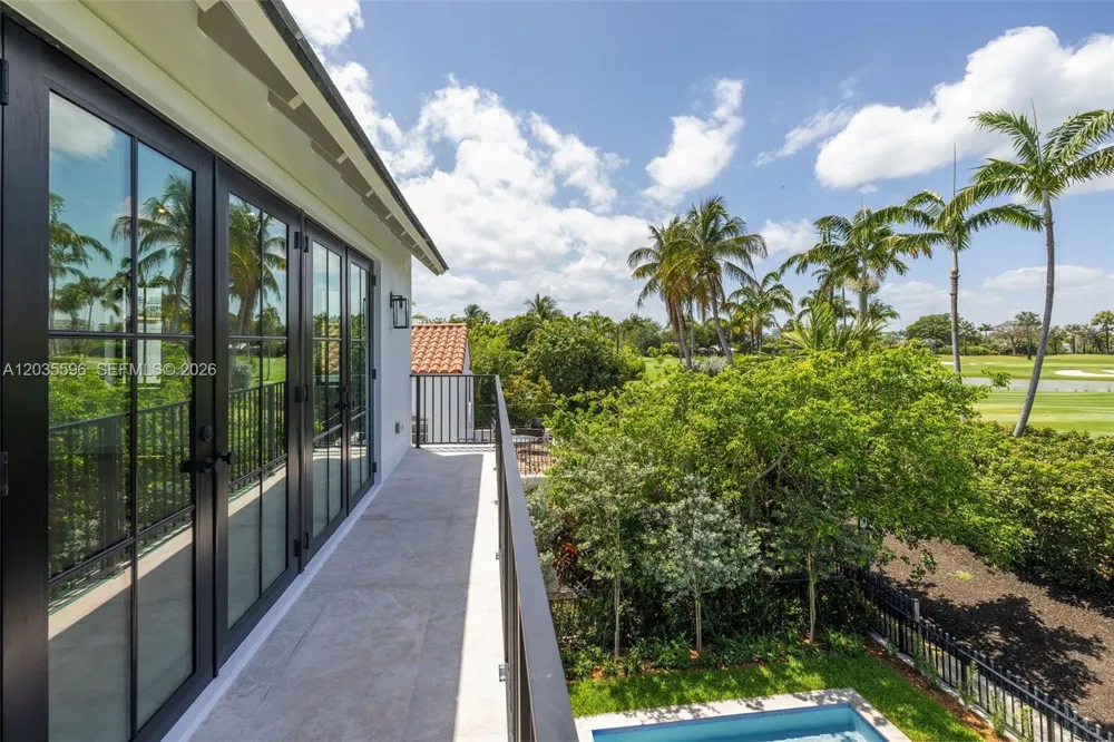 5262 La Gorce Dr Miami Beach, FL 33140
