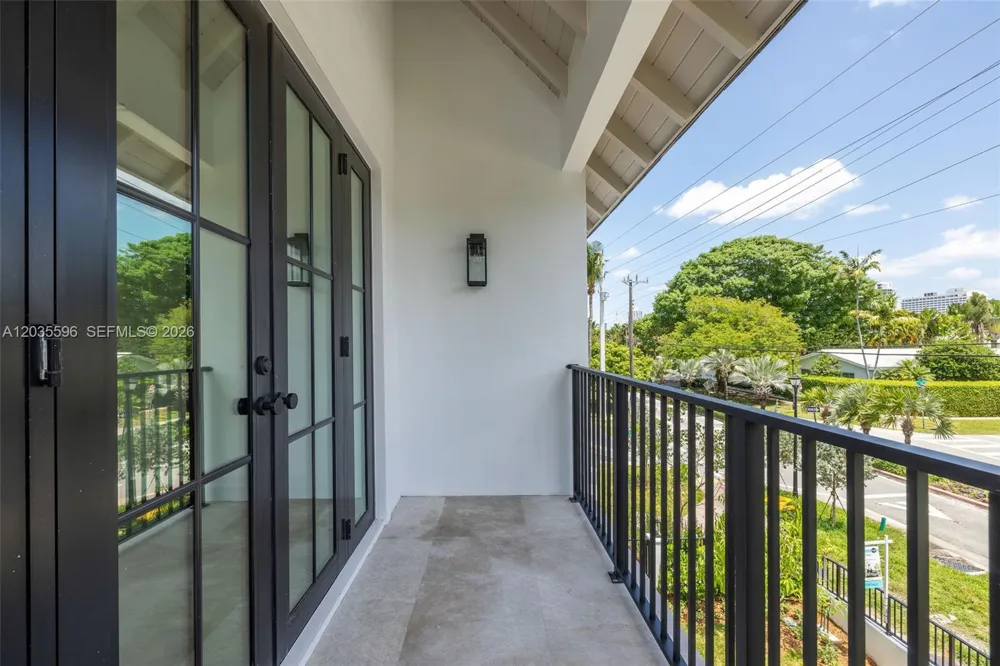 5262 La Gorce Dr Miami Beach, FL 33140