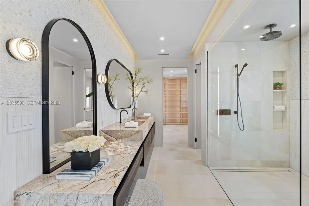 5262 La Gorce Dr Miami Beach, FL 33140