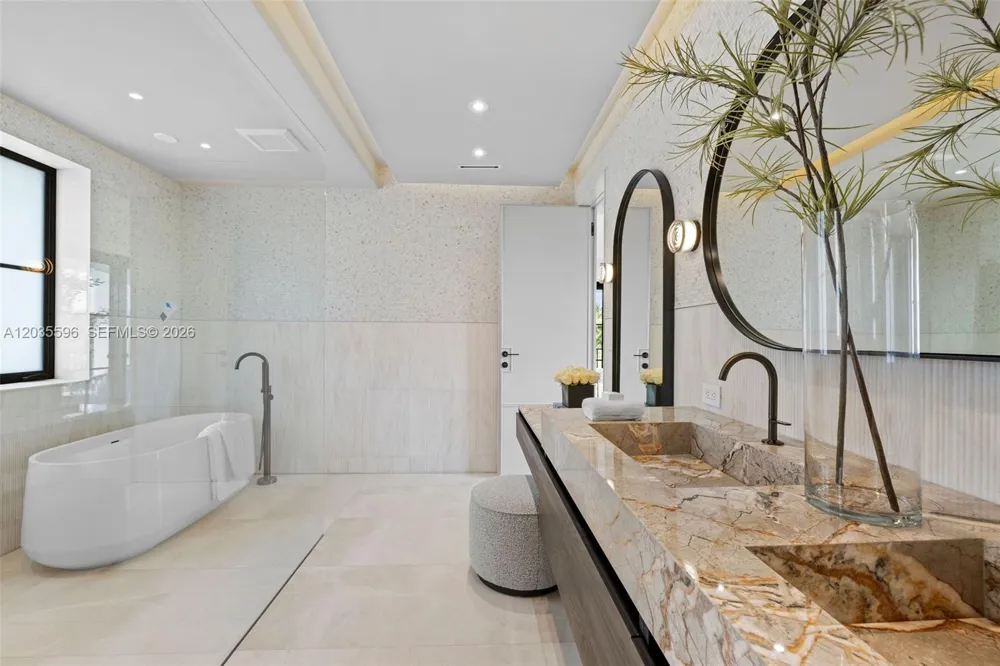 5262 La Gorce Dr Miami Beach, FL 33140