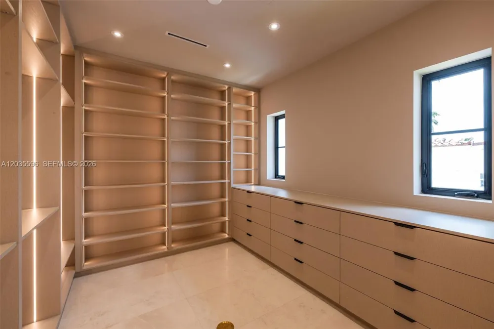5262 La Gorce Dr Miami Beach, FL 33140