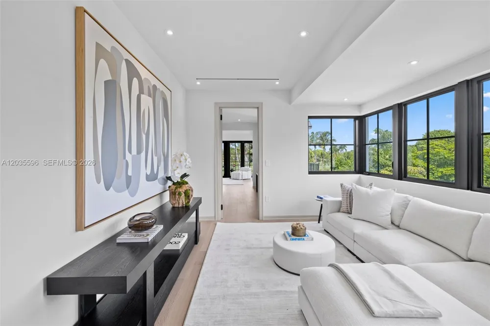 5262 La Gorce Dr Miami Beach, FL 33140